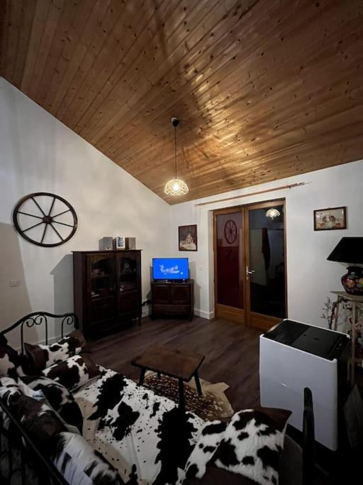 Chez Mamie Villa LʼIsle-Jourdain Buitenkant foto
